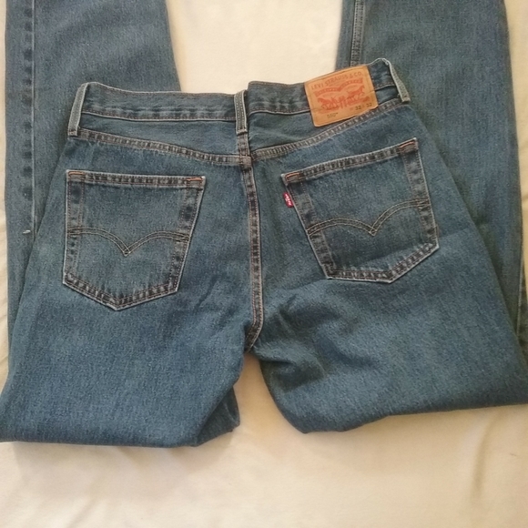 LEVI'S STRAUSS & CO. Men's Denim Jeans - Picture 4 of 11